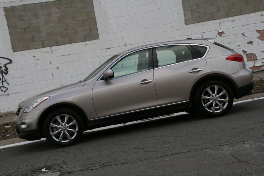  Infiniti EX35 2008 года  (фото 41 из 48)